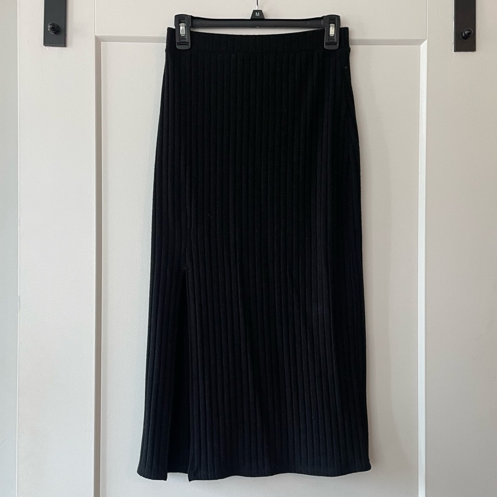 A&F ribbed black midi skirt